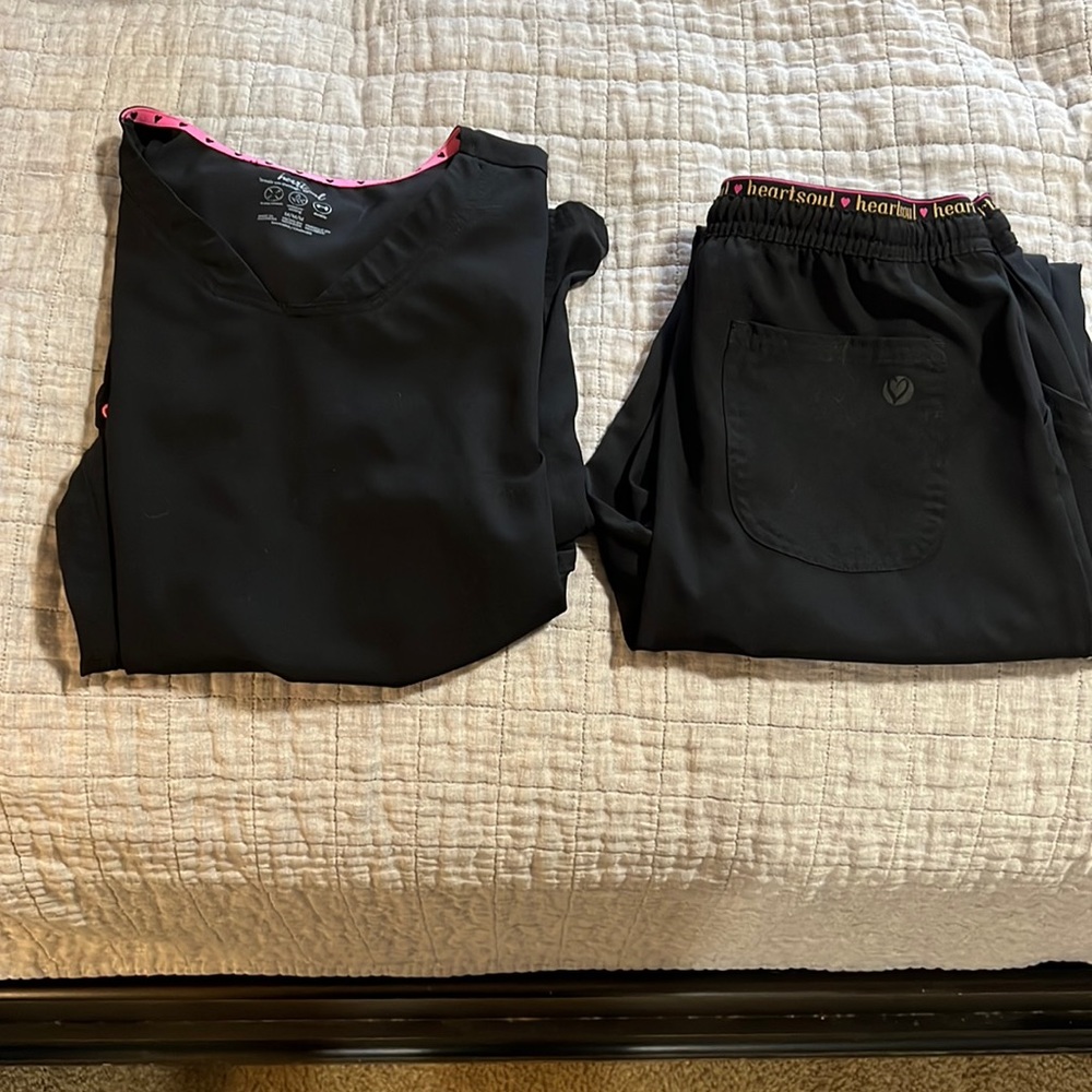 2 piece scrub set.